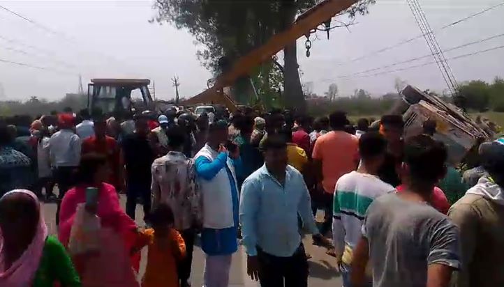 किच्छा में बड़ा सड़क हादसा, अनियंत्रित होकर पलटा तेज रफ्तार ट्रक