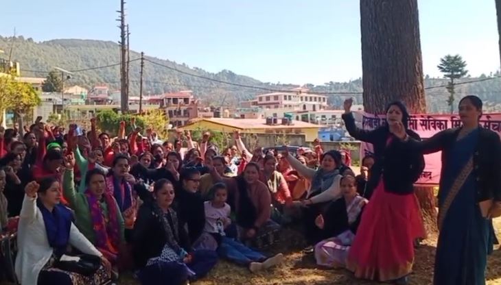 अंतर्राष्ट्रीय महिला दिवस पर आंगनबाड़ी कार्यकर्ताओं का प्रदर्शन