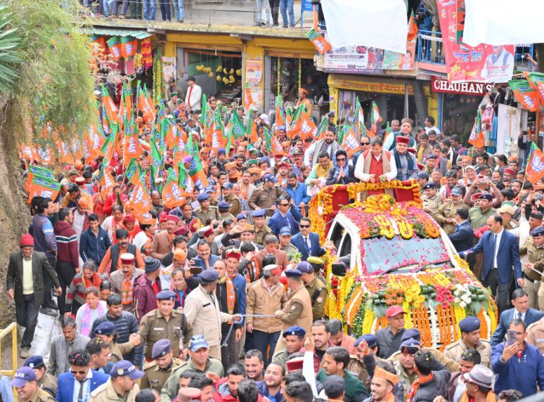 बड़कोट में सीएम धामी का भव्य रोड शो