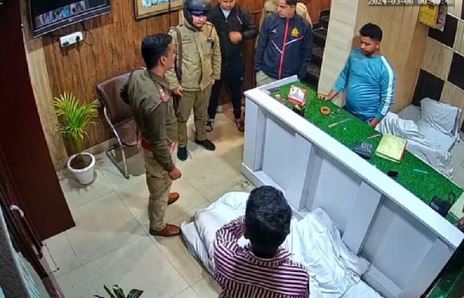 उधम सिंह नगर, होटल में कमरा न मिलने पर भड़के दरोगा साहब