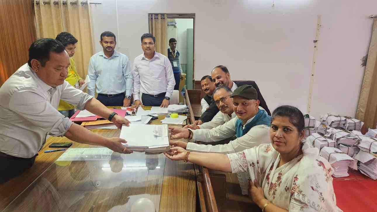 नामांकन