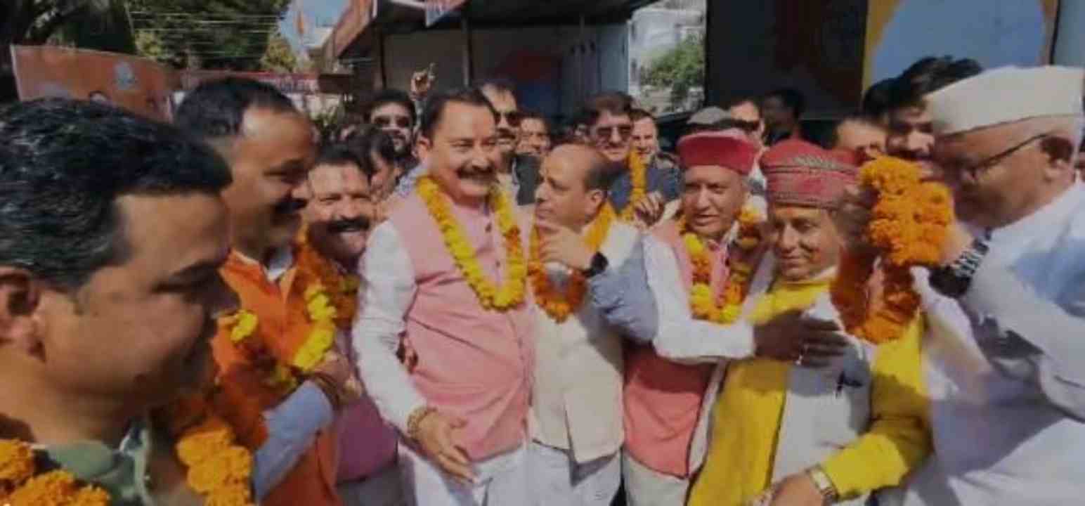 बीजेपी का दामन थामा (1)