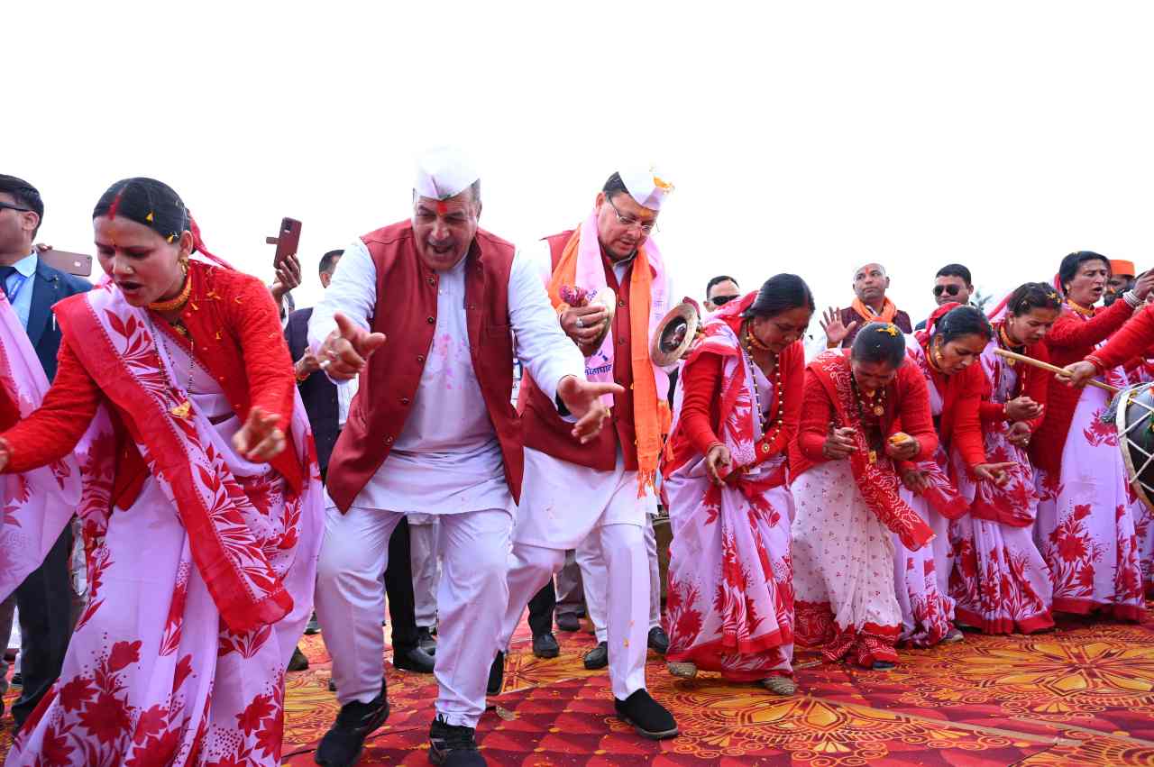 सीएम धामी होली