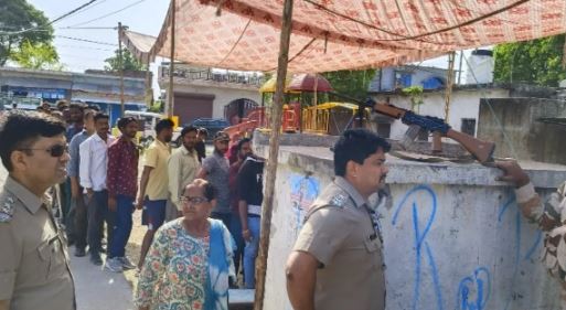 Election 2024 : पोलिंग बूथ से गायब मिला मतदान अधिकारी, मुकदमा दर्ज