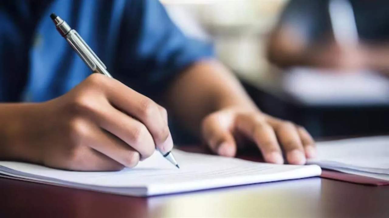 Student wrote Jai Shri Ram in the exam, teacher passed