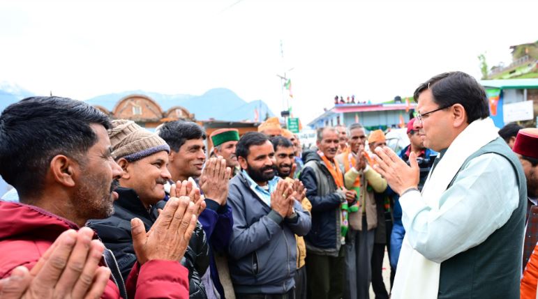 गंगोत्री विधानसभा में अचानक रुका सीएम धामी का काफिला