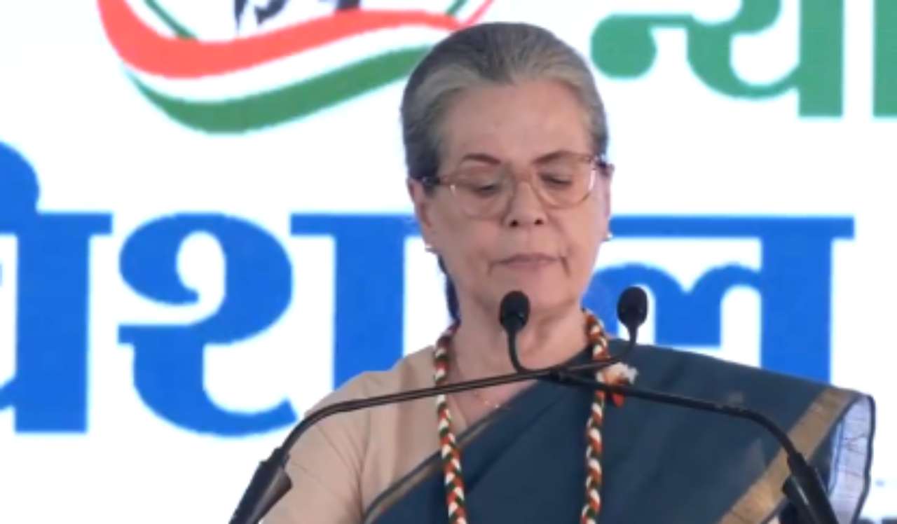 Sonia Gandhi fiercely targeted PM Modi