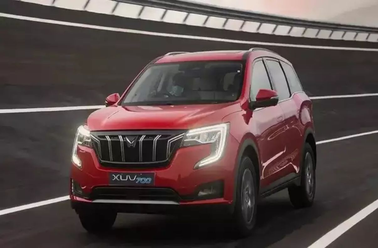 Mahindra XUV 700 heavy discount