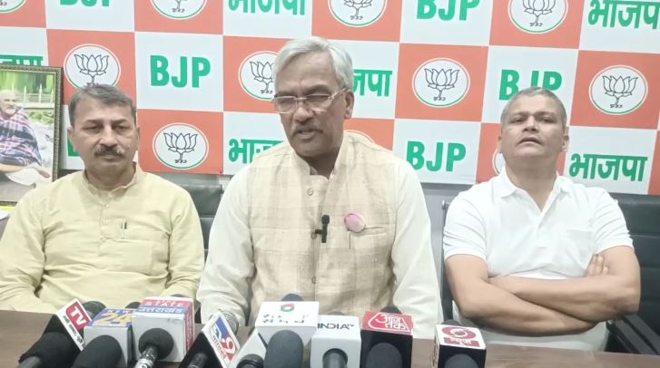 BJP प्रत्याशी त्रिवेंद्र रावत ने साधा कांग्रेस पर निशाना, बोले सनातन संस्कृति का किया है अपमान