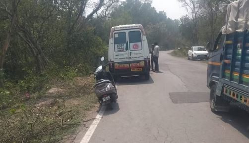 कोटद्वार में हुआ सड़क हादसा, सड़क किनारे पलटी रोडवेज बस, 16 यात्री घायल