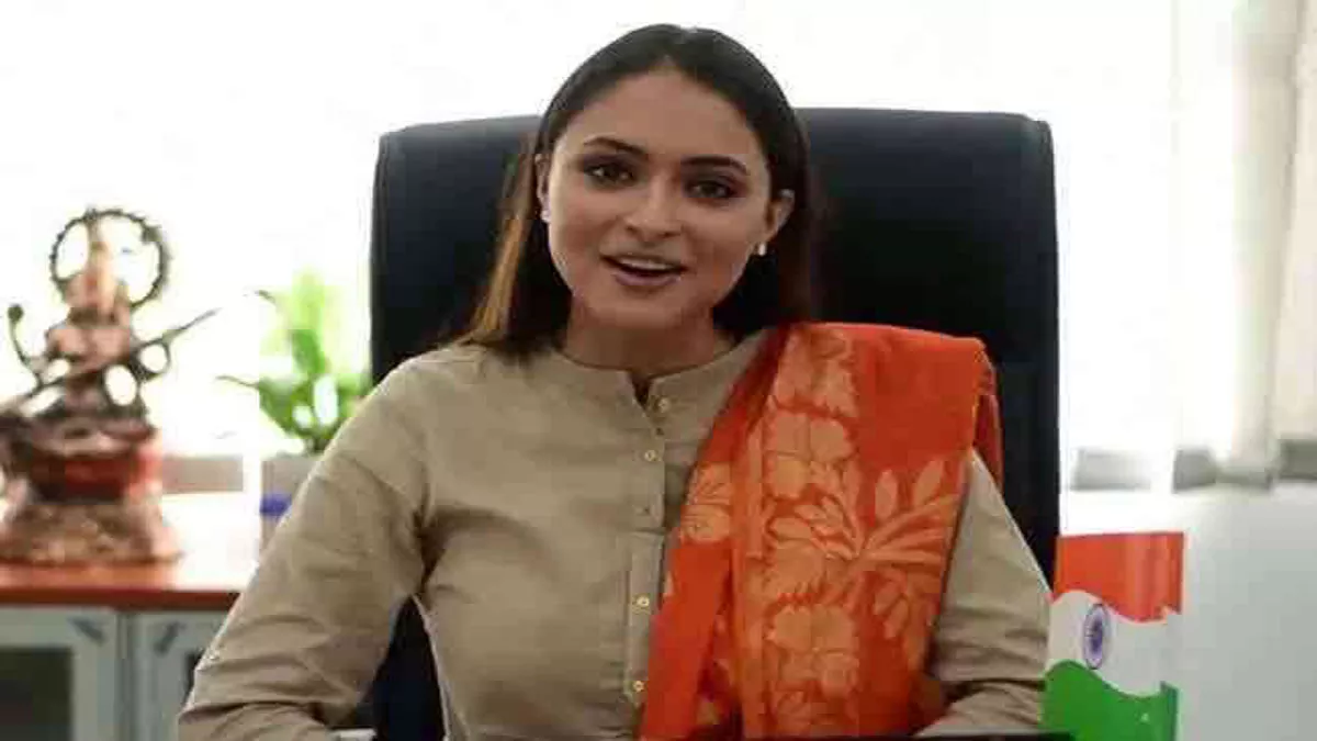 अनुकृति गुसाईं