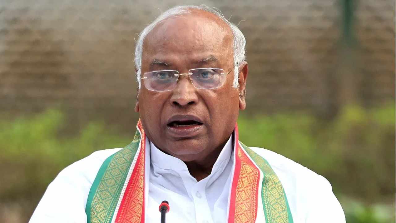 election-commission-strongly-reprimanded-kharge