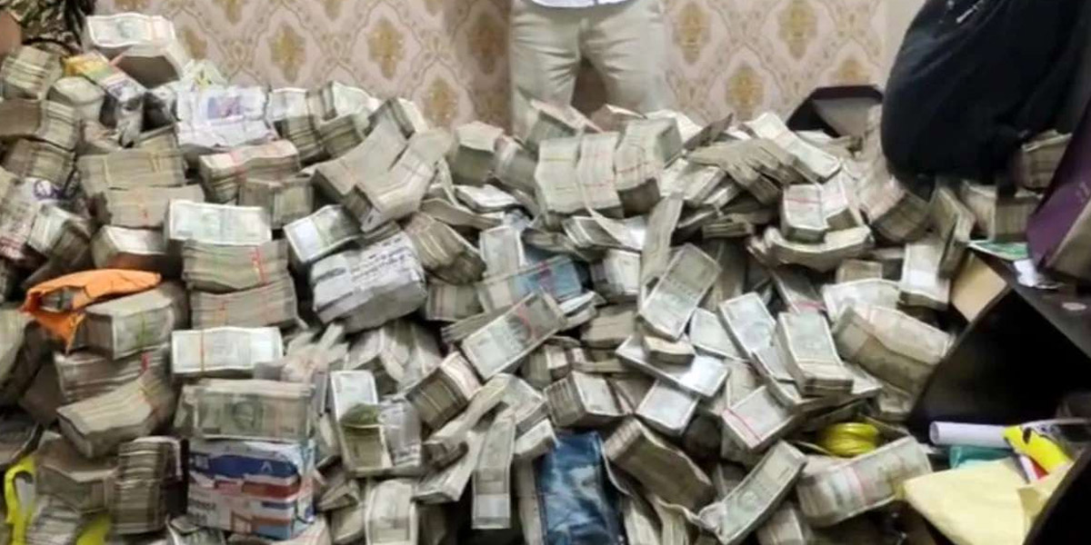 Cash worth crores found at minister's personal secretary in Ranchi