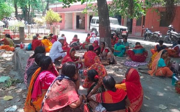 हरिद्वार में पंजीकरण को लेकर विरोध