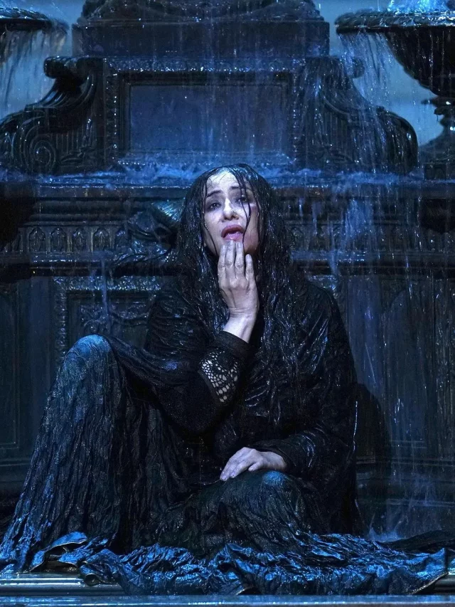 heeramandi-fame-manisha-koirala-fountain-scene-12-hours-in-water