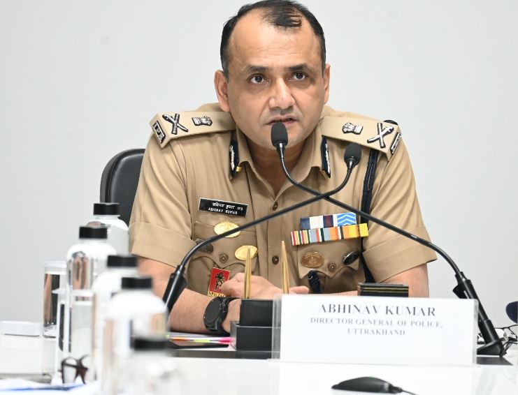 मंदिर में रील बनाने वालों पर होगा एक्शन