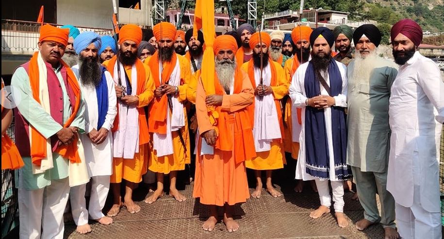 श्रद्धालुओं के लिए खुले हेमकुंड साहिब के कपाट