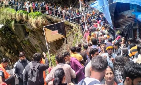 जानकीचट्टी पर श्रद्धालुओं को रोका