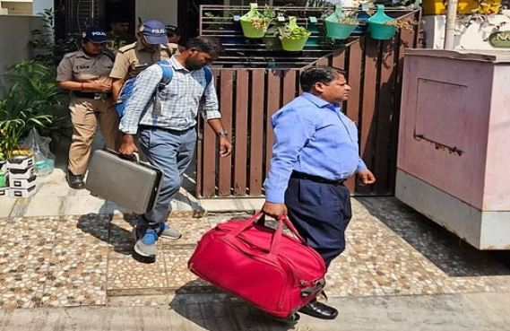 आयकर विभाग का छापा खत्म