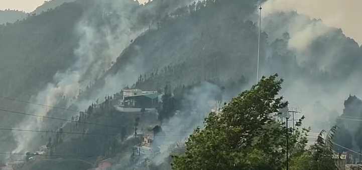 हास्टल तक पहुंची जंगल की आग