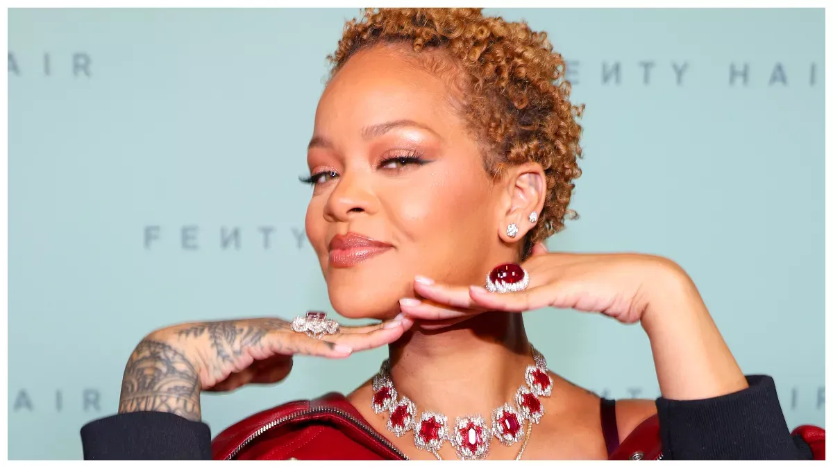 SINGER rihanna