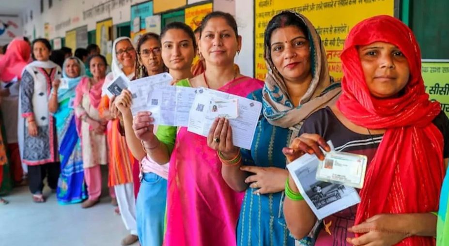 महिलाओं के हाथ में नेताओं के जीत की चाबी, पुरुषों के मुकाबले किया अधिक मतदान