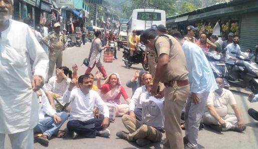 रामनगर से चारधाम यात्रा के संचालन पर बवाल, प्रदर्शनकारियों ने किया यमुनोत्री हाईवे जाम