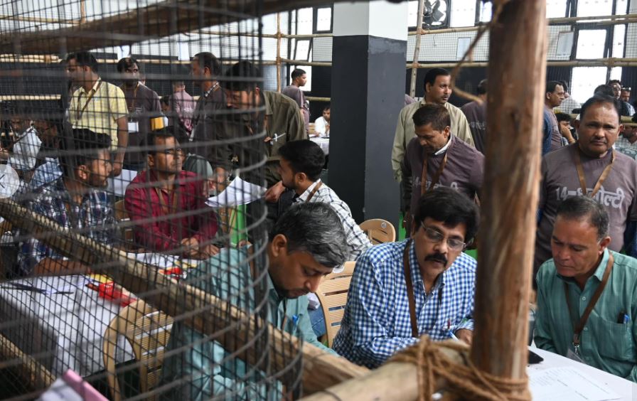 रुझान आने हुए शुरू, पहले चरण में भाजपा प्रत्याशी अनिल बलूनी आगे