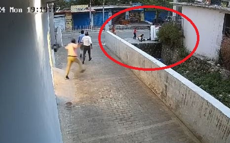 टिहरी में तेज रफ्तार कार ने महिला समेत चार को मारी टक्कर, तीन की मौत, वीडियो आया सामने tehri accident