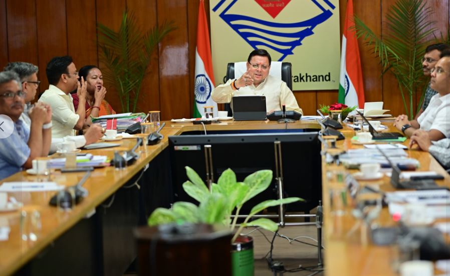 चंपावत को आदर्श जिला बनाने के लिए सीएम धामी ने ली बैठक, कार्यों में तेजी लाने के दिए निर्देश