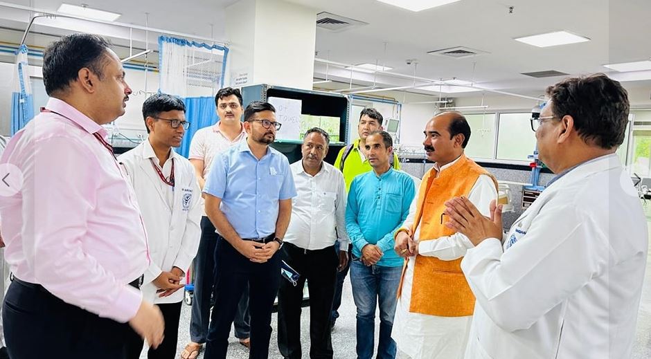 घायलों के परिजनों की दिल्ली में ठहरने की हो व्यवस्था,CM ने दिए निर्देश, सांसद ने जाना हाल