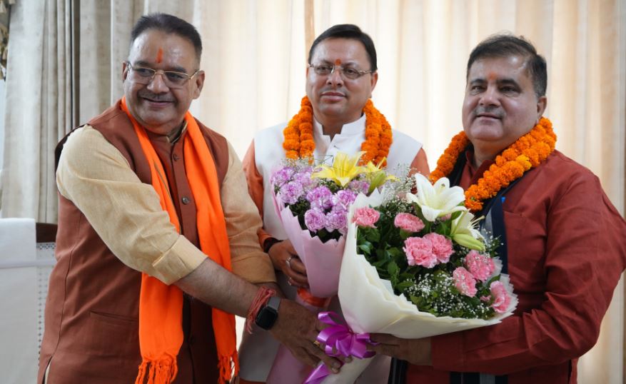 उत्तराखंड में जीत की ओर भाजपा, BJP कार्यालय में जश्न का माहौल, सीएम धामी भी रहे मौजूद