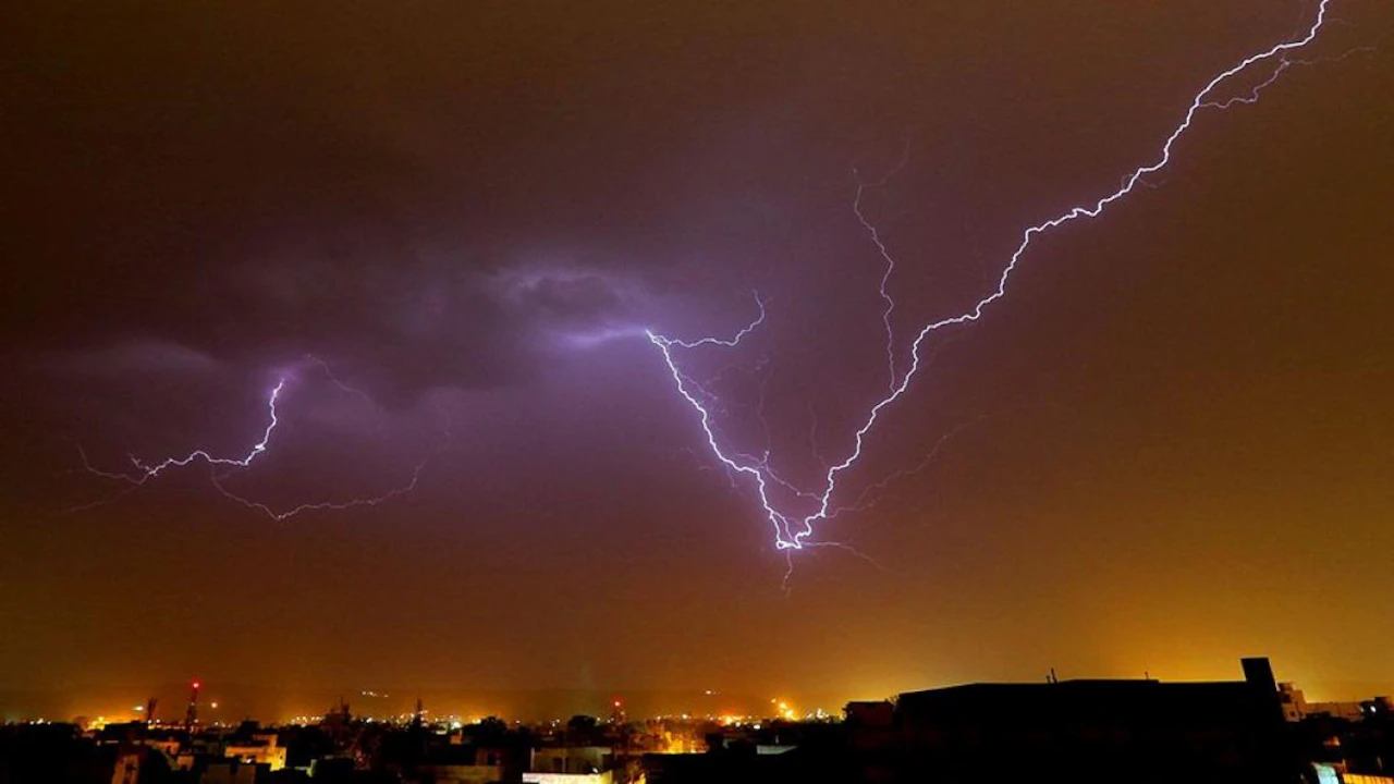 Lightning may fall in these states