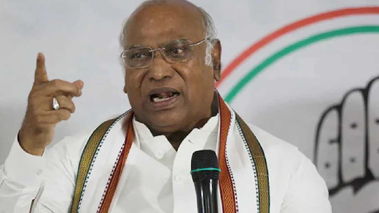 NDA government was formed by mistake, Kharge's big claim