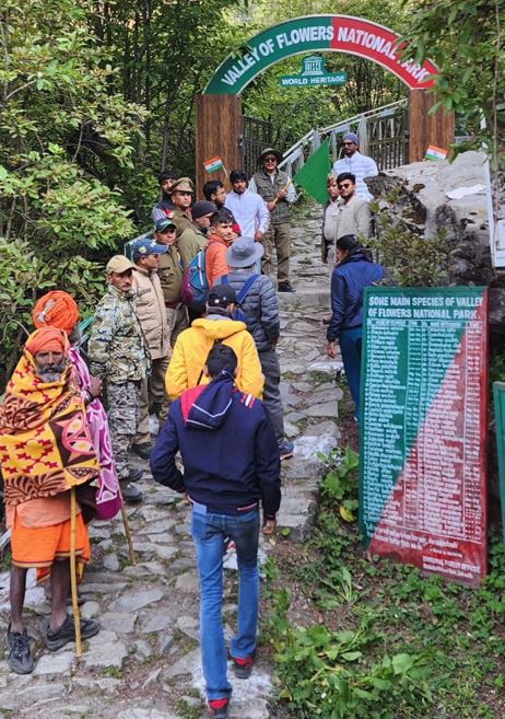 प्रकृति प्रेमियों के लिए खुली विश्व प्रसिद्ध फूलों की घाटी