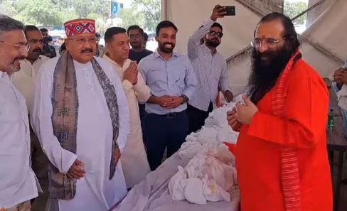 चारधाम यात्रा पंजीकरण केंद्र का जायजा लेने पहुंचे कैबिनेट मंत्री सतपाल महाराज