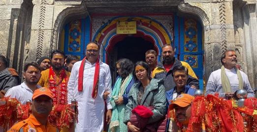 यूपी के उपमुख्यमंत्री ने किए बाबा केदार और बद्री विशाल के दर्शन, लिया आशीर्वाद