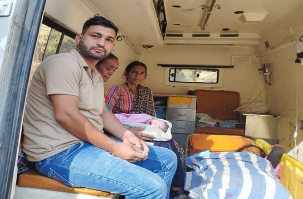 एंबुलेंस में प्रसव