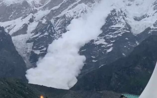 चौराबाड़ी ग्लेशियर फटा
