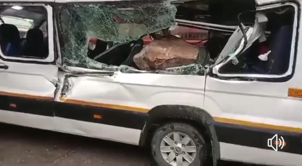 पत्थर गिरने से दो की मौत