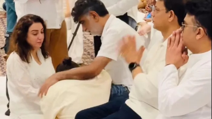 sonu_nigam Sonu Nigam Cries On Krishan Kumar Lap tishaa death