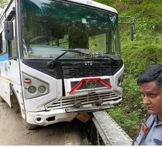 पौड़ी में सड़क हादसा