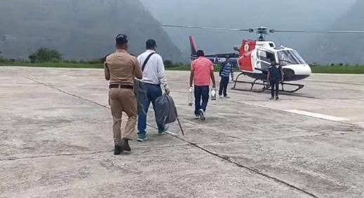 पोलिंग पार्टियों को हेलिकॉप्टर से पहुंचाया जा रहा गोपेश्वर