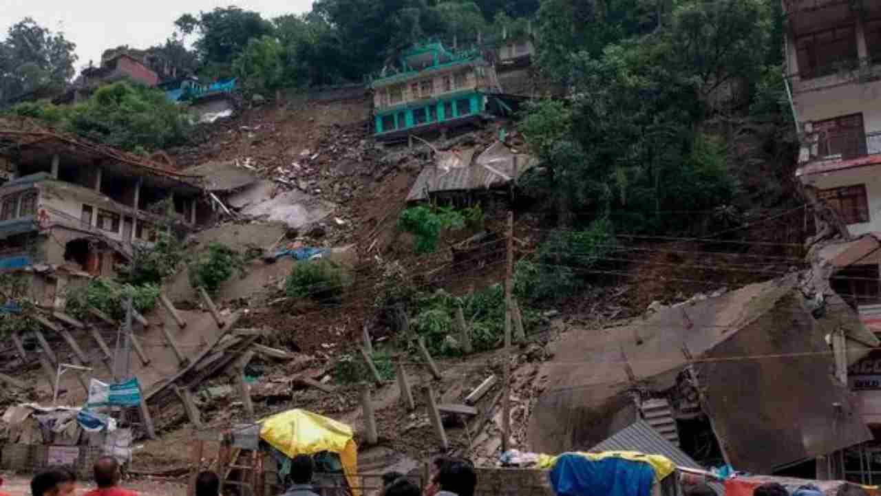 Himanchal Pradesh: Huge devastation in Palchan due to cloud burst