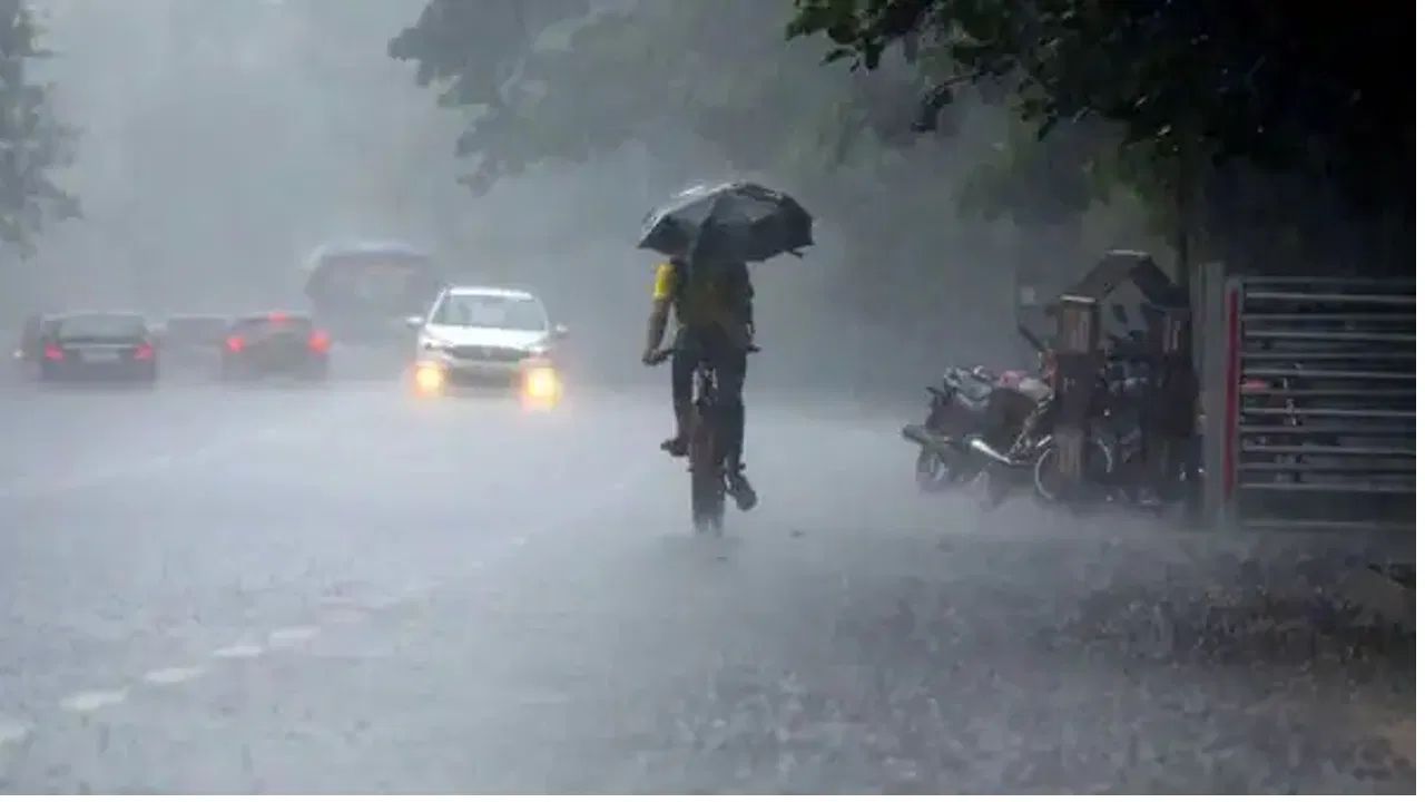Warning of heavy rain for next three days in 19 states, red alert issued