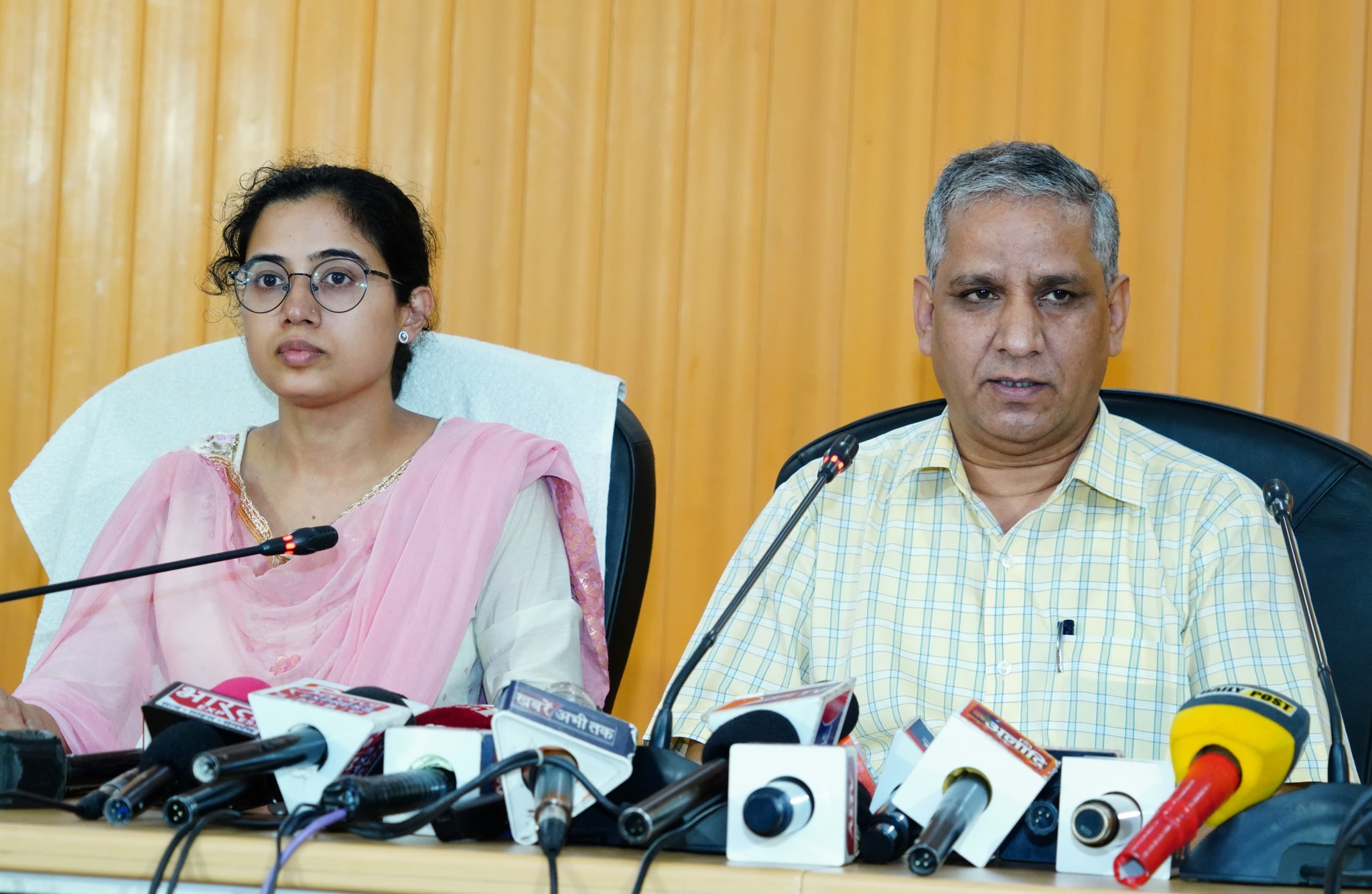 कल उत्तराखंड की दो सीटों के लिए होगा उपचुनाव, चुनाव आयोग ने की तैयारी पूरी