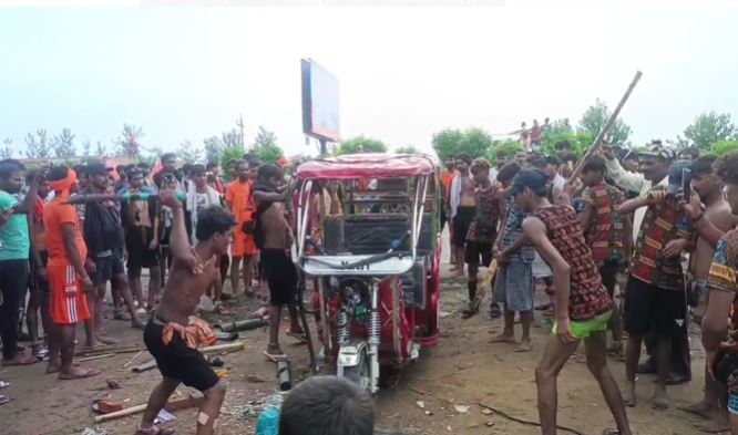 कांवड़ियों ने मचाया हरिद्वार में हुड़दंग, ई-रिक्शा चालक की जमकर की पिटाई, हालत नाजुक