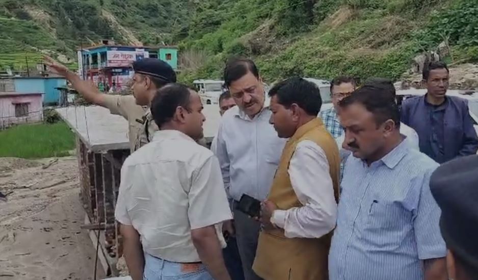 गढ़वाल कमिश्नर ने किया निरीक्षण