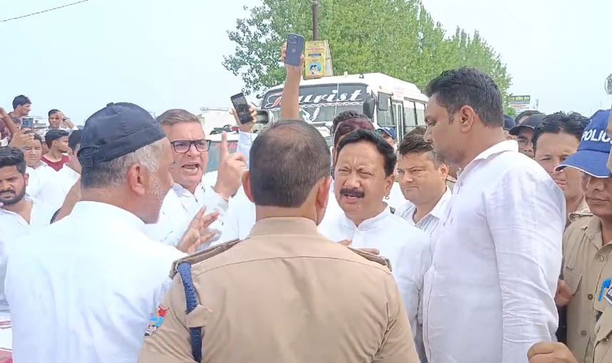 गरमाई सियासत