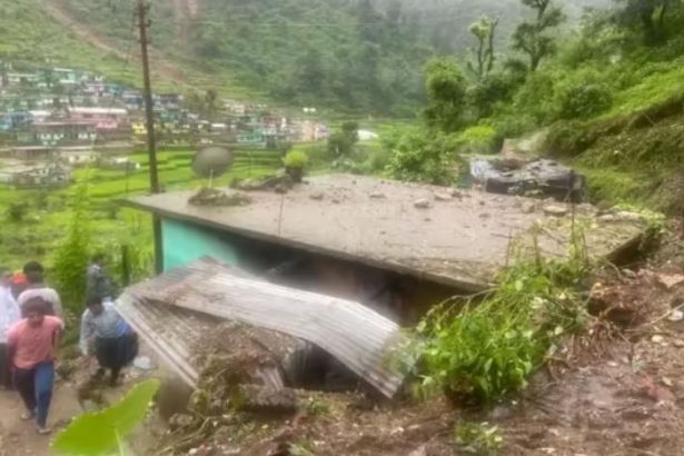बागेश्वर में चार मकान ढहे